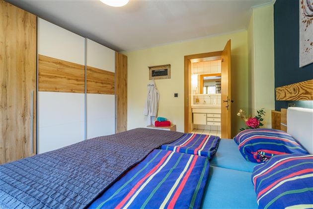 Schlafzimmer mit Bad