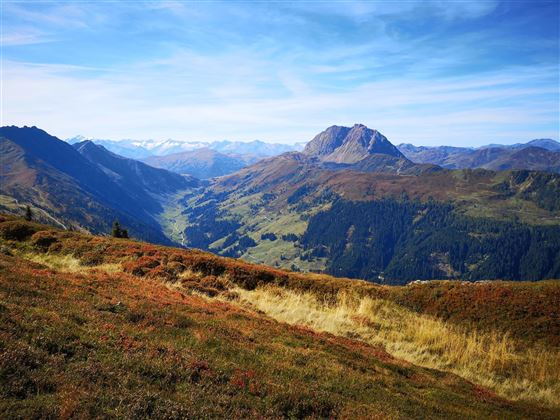 Schwarzkogel mit Blick zum Rettenstein