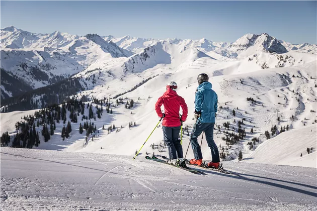 Skifahrer-im-Skigebiet-KitzSkiÂ©mirjageh