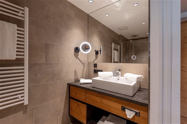 Skiwelt_Lodge_Erlenseeweg_1_Brixen_Zimmer_Bad