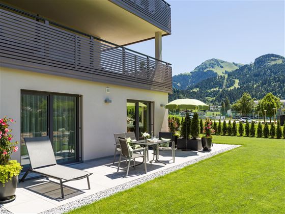 Söll_APARTdeluxe_Gartensuite_Terrasse_WilderKaiser