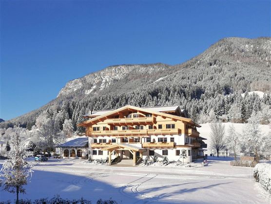 Söll_Franzlhof_Aussenansicht_Winter_Wilder Kaiser