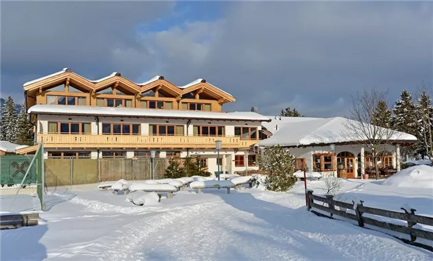 Söll_Franzlhof_Seitenansicht_Winter_Wilder Kaiser