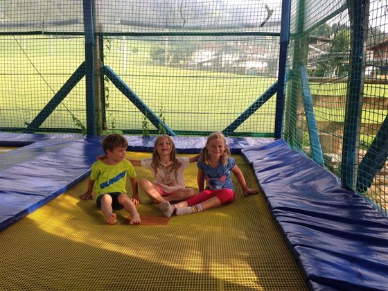 Spass im Trampolin