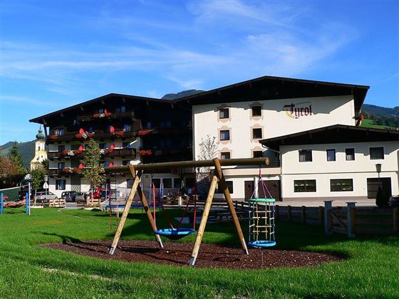 Spielplatz mit Hotel