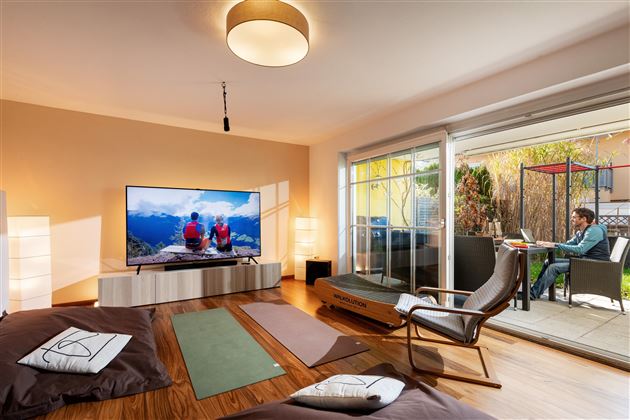 Spielzimmer mit sonniger Terrasse