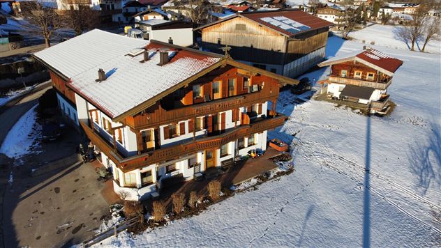 Stiedlhof mit zu Haus und Stall Drohne Aufnahme