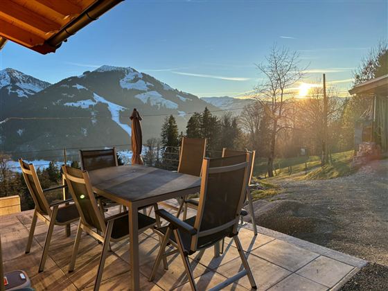 Unsere Terrasse, von dort man die Sonnenuntergänge beobachten kann.