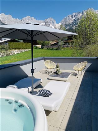 Terrasse mit Jacuzzi