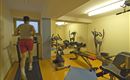 _Fitnessraum mit den neuesten Geräten