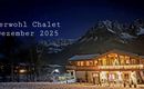 Ein malerisches Chalet in den Bergen, umgeben von Schnee. Der Nachthimmel ist klar und die Lichter des Chalets strahlen einladend.