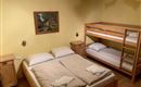 5_Schlafzimmer mit Doppelbett und Stockbett