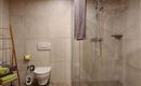 Bad mit Dusche und WC