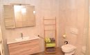 Bad mit Dusche und WC