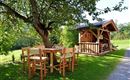 Grillhütte mit Sitzgarnitur