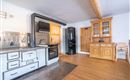 Grossmutters Haus - Küche mit Herd und Kühlschrank