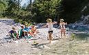 hd-kinder-spielen-am-bach-im-pillerseetalÂ©tirolwe