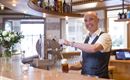 Hotel_Zentral_Kirchberg_02_2019_Barkeeper (Copy)
