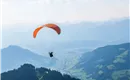 paragleiter-ueber-der-ferienregion-hohe-salve