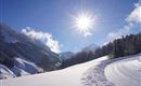 Piste hinter der Hütte