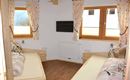 Schlafzimmer mit getrennten Betten