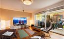 Spielzimmer mit sonniger Terrasse