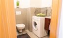 Toilette mit Waschmaschine