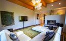 Wohnzimmer/ Flat TV, Kamin, Couch