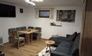 Wohnzimmer mit Küche, Schlafsofa usw.