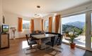 Wohnzimmer mit Panoramafenster