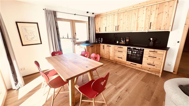 Top 2: dining area & kitchen