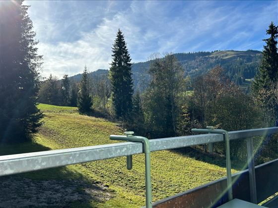 uitzicht vanaf balkon woonkamer