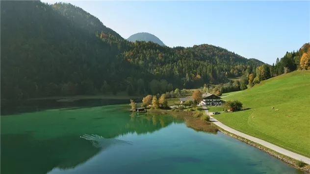 Unser Haus direkt am See