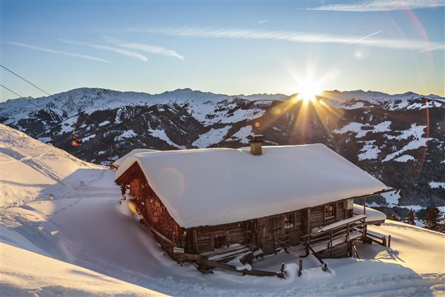 verschneite-Alm-in-Westendorf (2)
