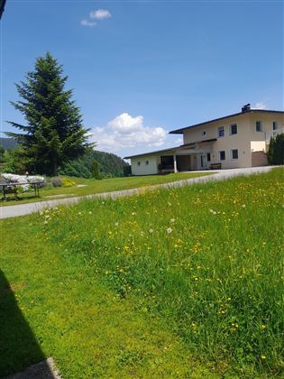 Villa Werlberger in Hinterthiersee / Region Kufsteinerland - Hausansicht und Garten