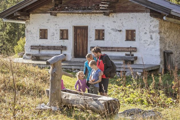 Wandern-Steinplatte-Waidring-1©defrancesco klein