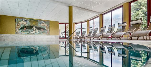 Wellnessbereich_Hallenbad