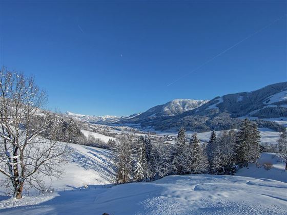 Winter Aussicht auf Brixen im Thale