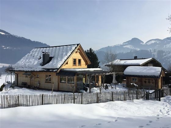 Winter Häusl und Saunahütte