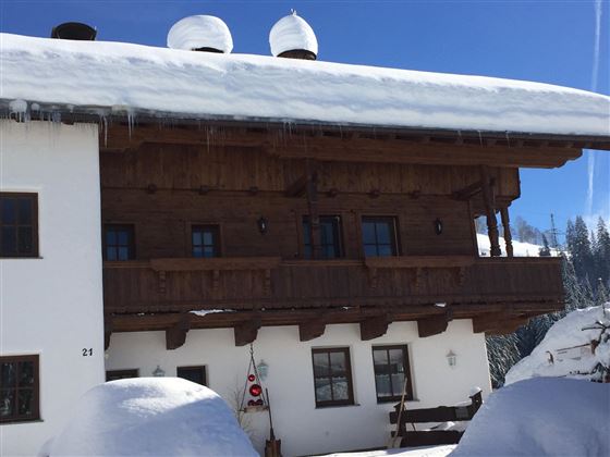 Winter - seitlich vom Haus