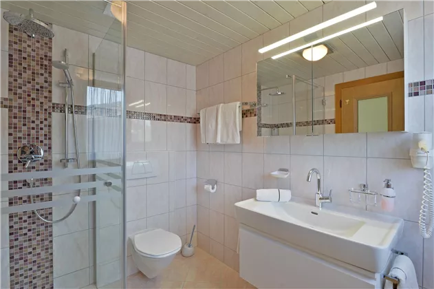 Zimmer 16 Badezimmer