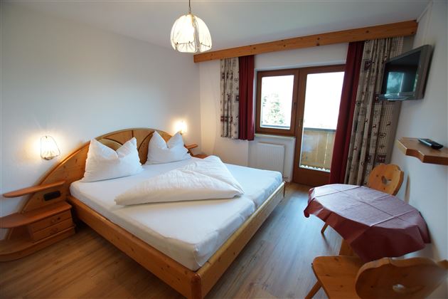 Room 2 of the Ellmauer Tor Apartments.