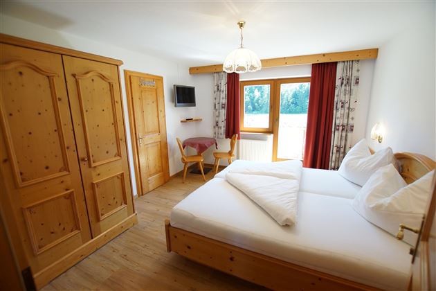 Room 3 of the Ellmauer Tor Apartments.