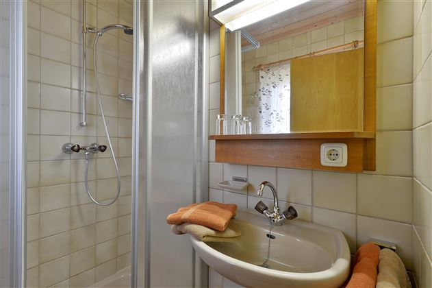 Zimmer 8 Badezimmer
