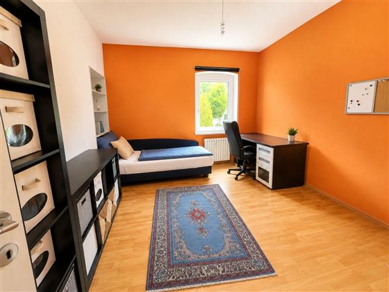 Zimmer mit Schlafplatz